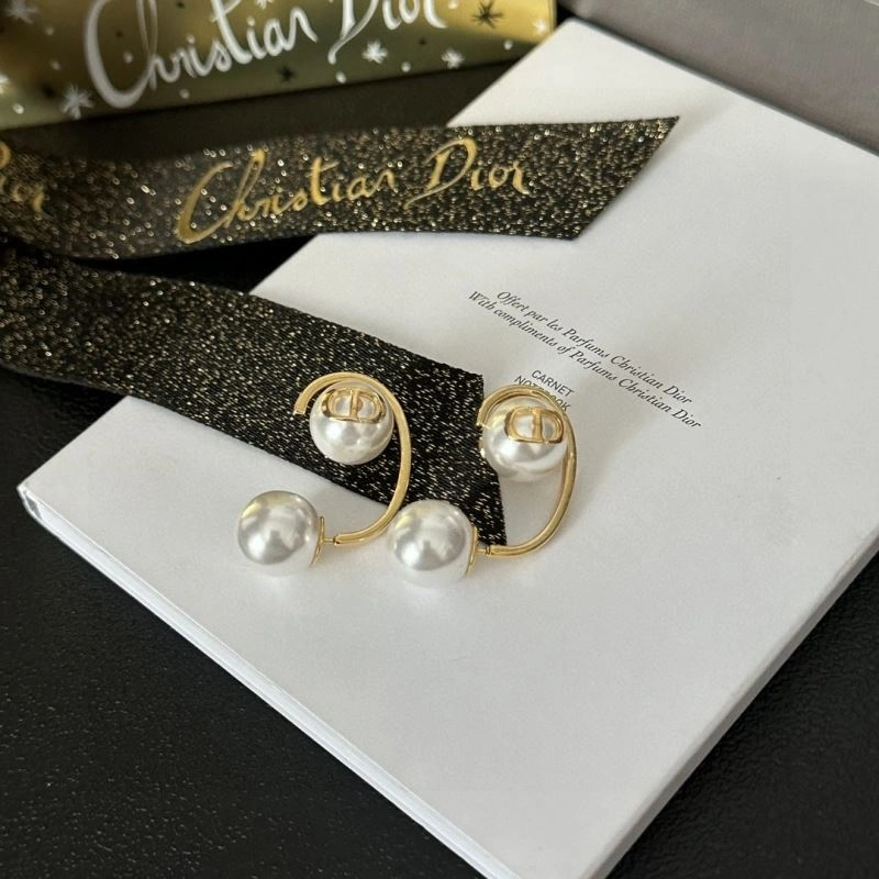 WellDesigned Christian Dxxr Earrings 295192