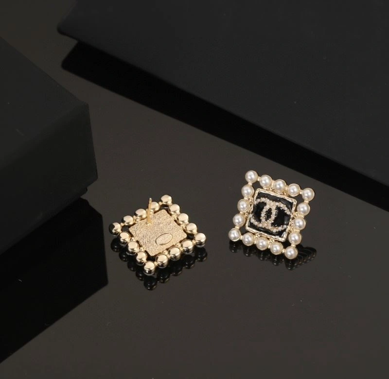 Fashionable Chxnxl Earrings 290891