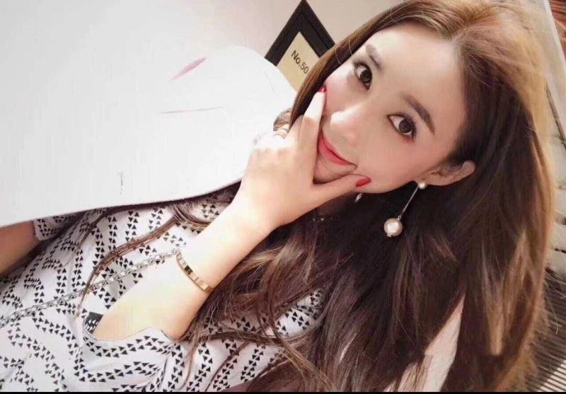 Flexible Chxnxl Earrings 290888