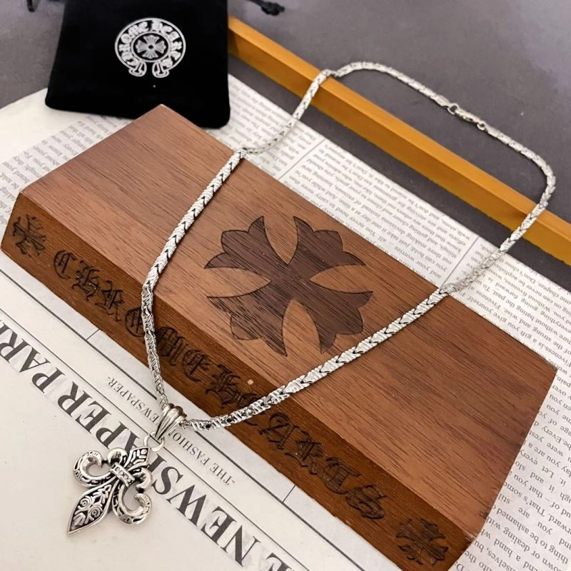 EyeCatching Chrxmx Hxxrts Necklaces 300446