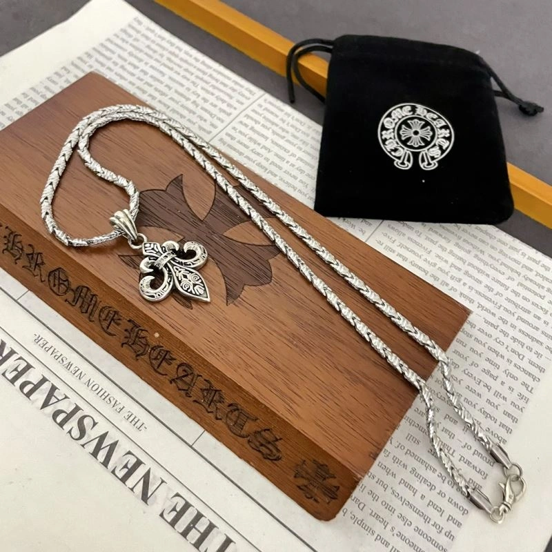 EyeCatching Chrxmx Hxxrts Necklaces 300446