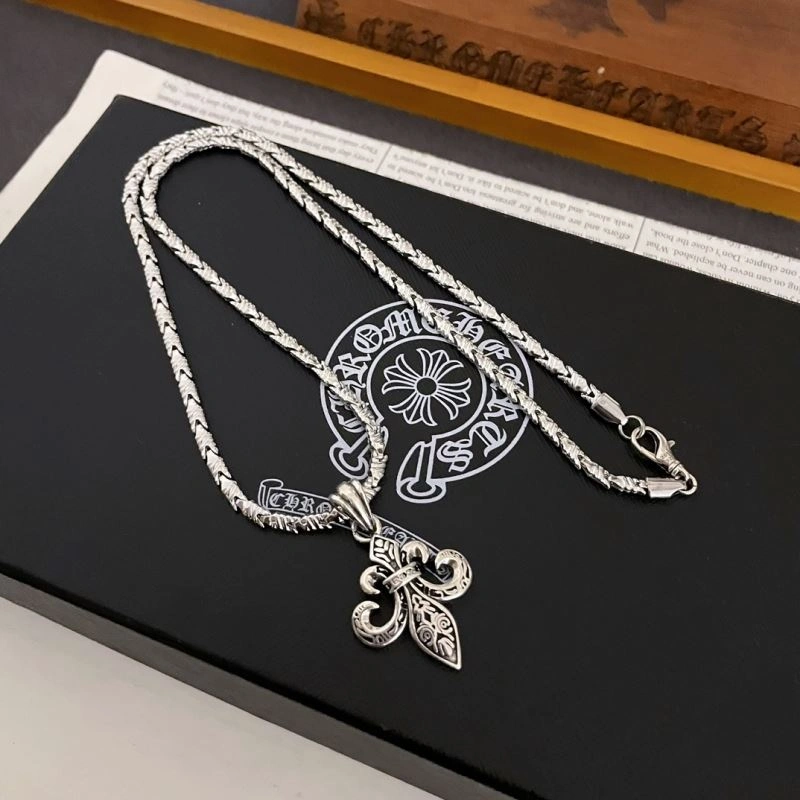 EyeCatching Chrxmx Hxxrts Necklaces 300446