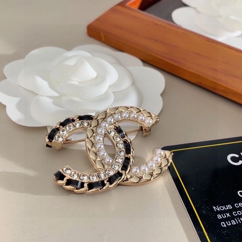 EasyMatch Chxnxl Brooches 292218