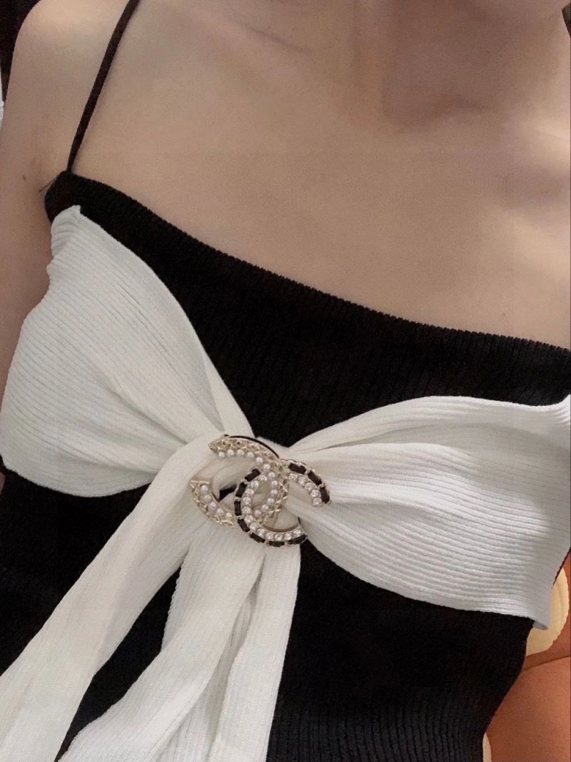 EasyMatch Chxnxl Brooches 292218