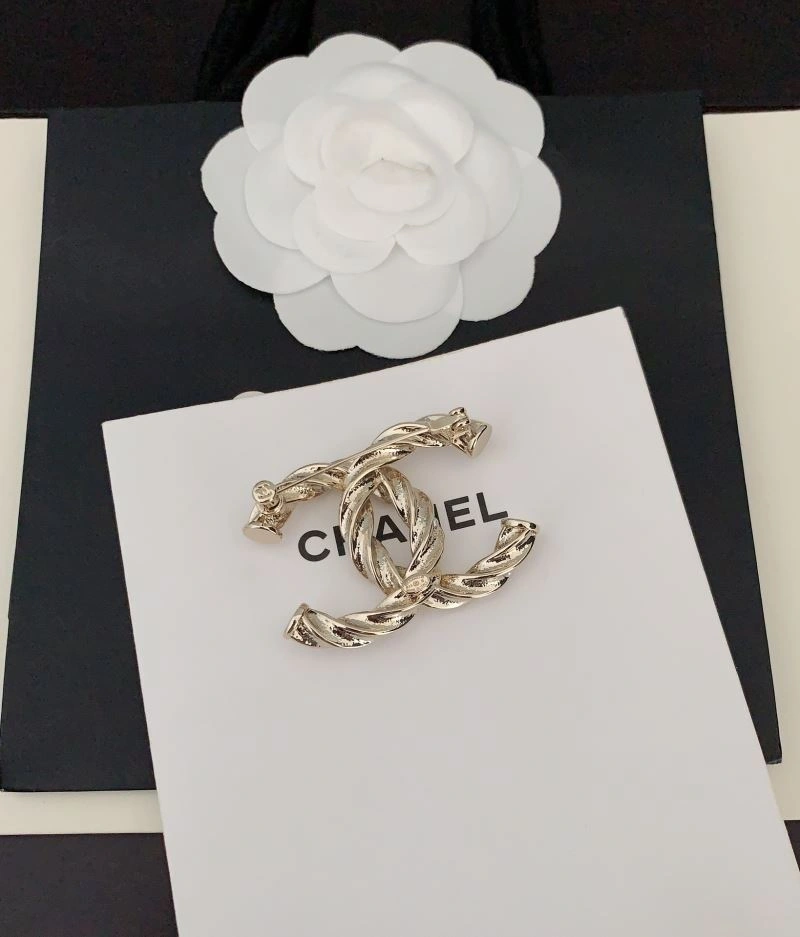 HighQuality Chxnxl Brooches 292189
