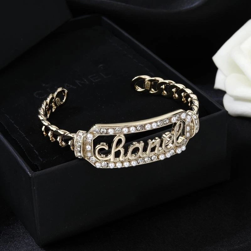Refined Chxnxl Bracelets 293064
