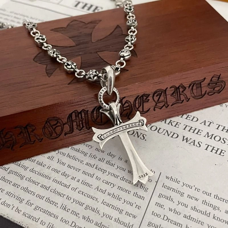 GoAnywhere Chrxmx Hxxrts Necklaces 300436