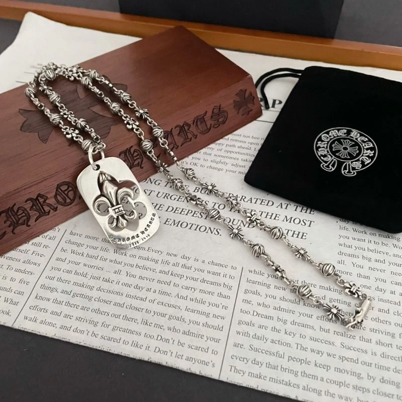 Trendy Chrxmx Hxxrts Necklaces 300410