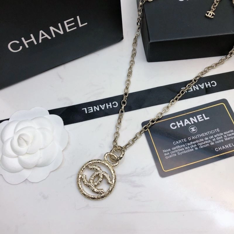 Vibrant Chxnxl Brooches 292175