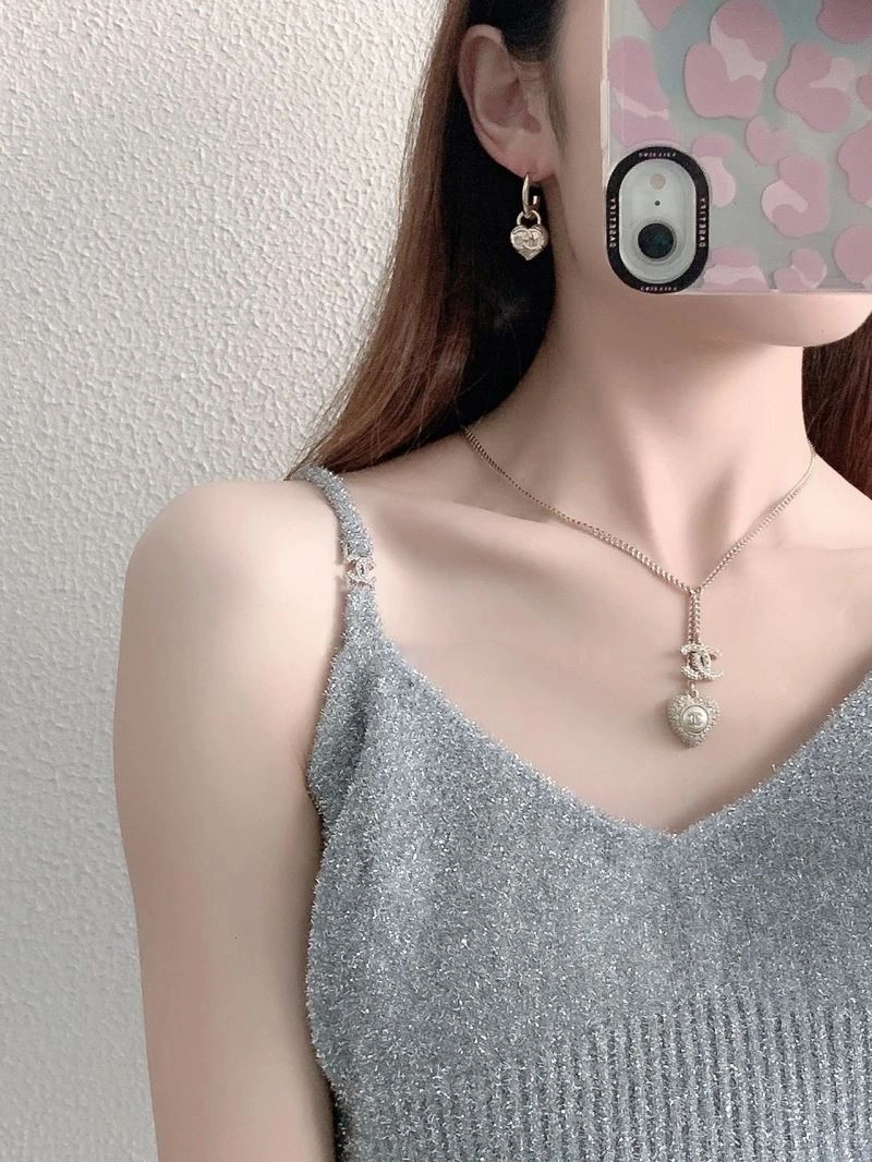 Lightweight Chxnxl Earrings 290855