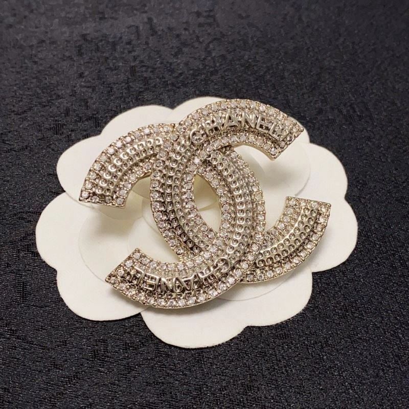 Lightweight Chxnxl Brooches 292158