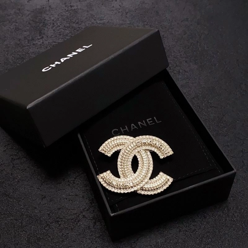 Lightweight Chxnxl Brooches 292158