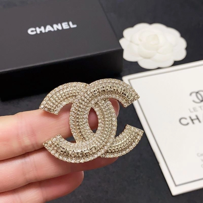 Lightweight Chxnxl Brooches 292158