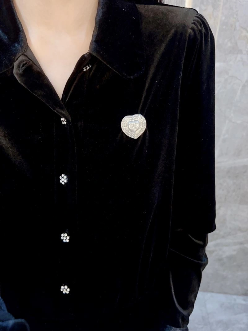 Bold Chxnxl Brooches 292155