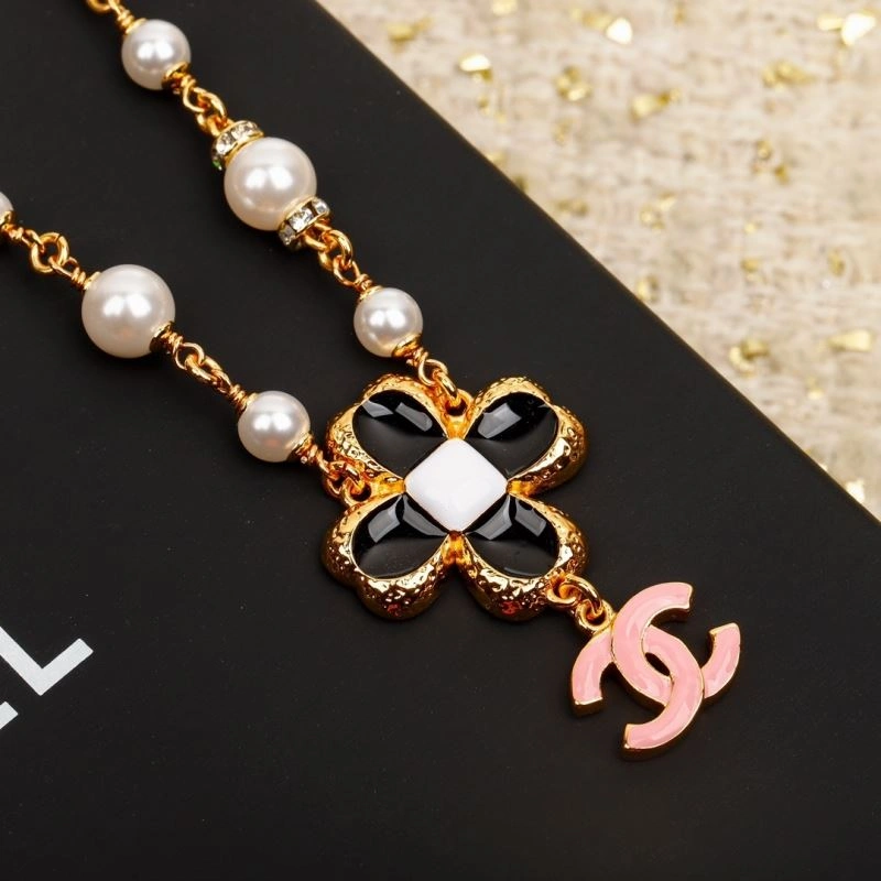 Minimalist Chxnxl Brooches 292139