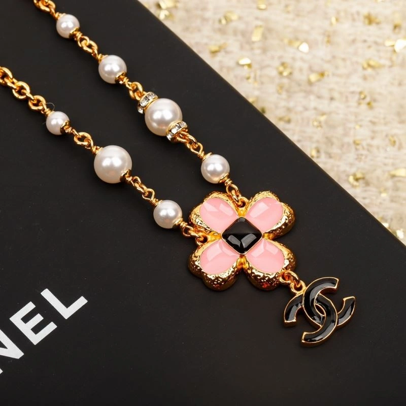 Minimalist Chxnxl Brooches 292139