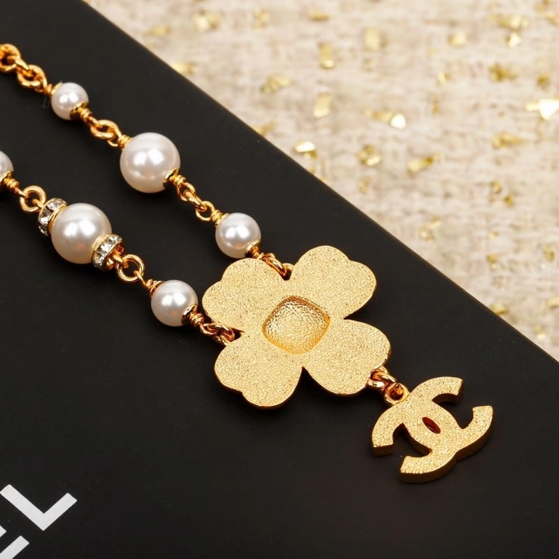 Minimalist Chxnxl Brooches 292139