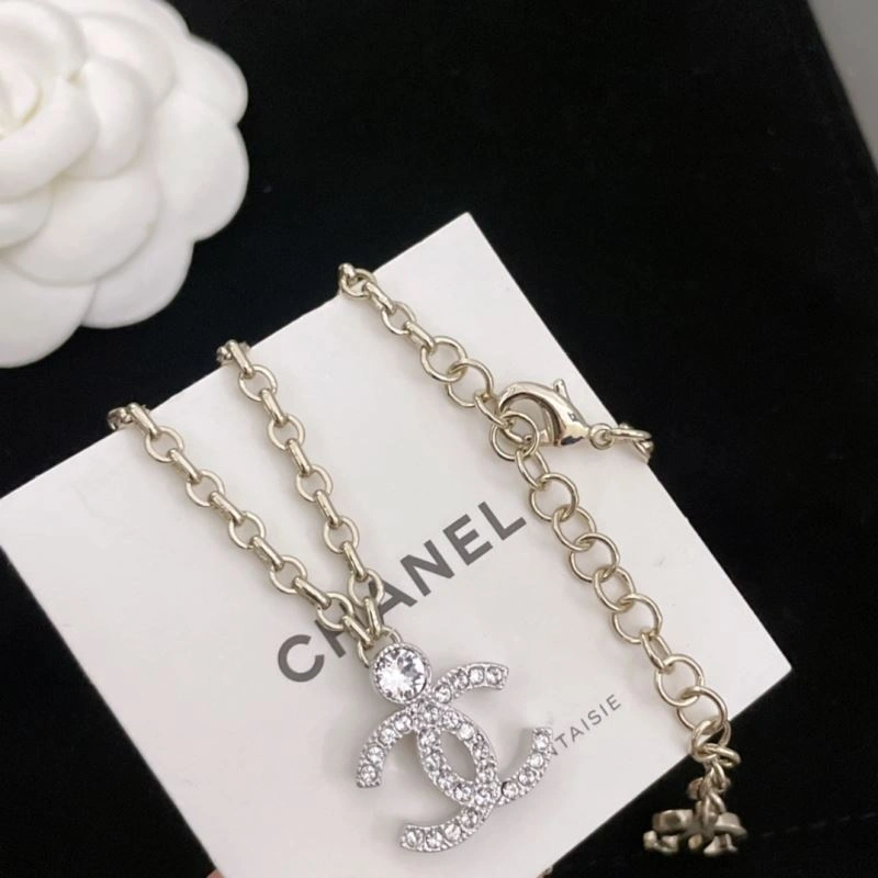 EyeCatching Chxnxl Brooches 292138