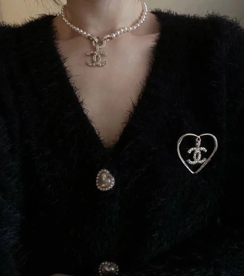 Affordable Chxnxl Brooches 292143