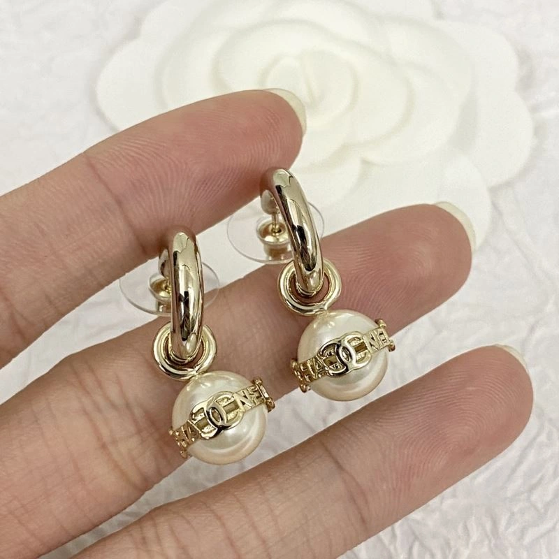 Elegant Chxnxl Earrings 290825