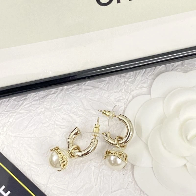 Elegant Chxnxl Earrings 290825