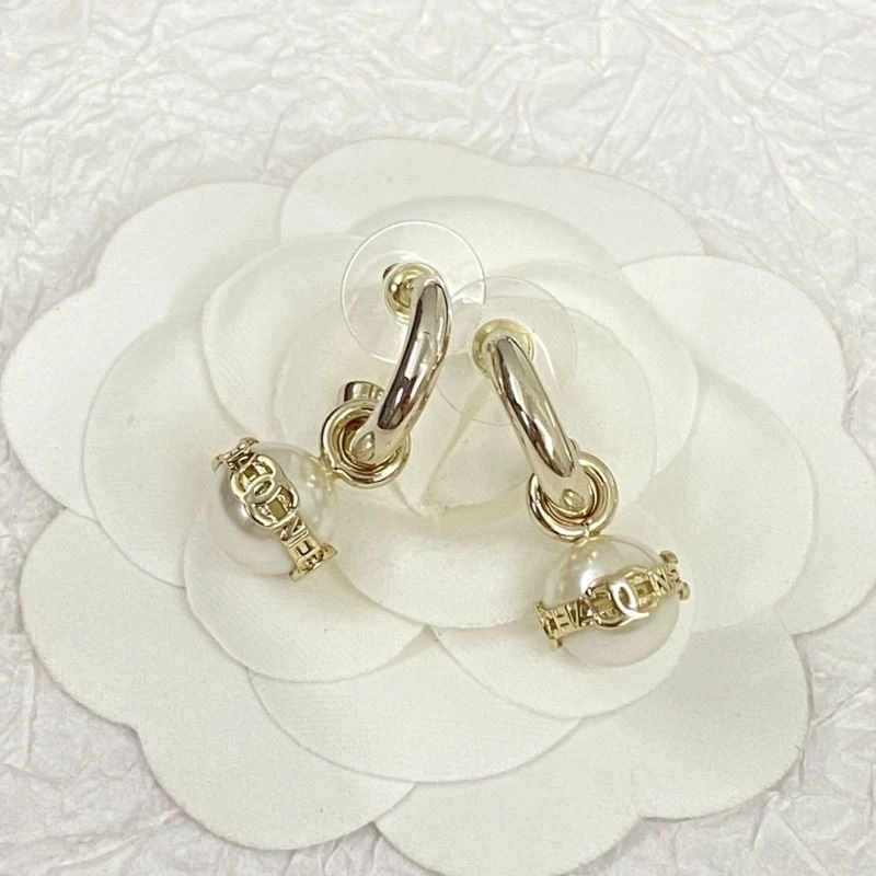 Elegant Chxnxl Earrings 290825