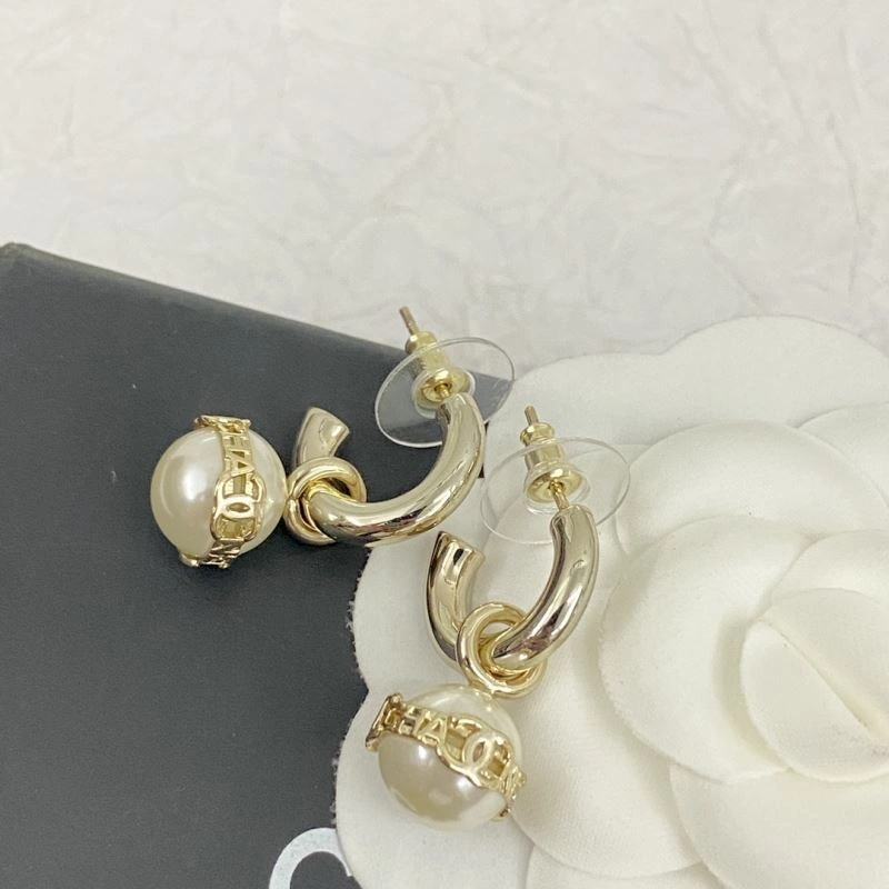 Elegant Chxnxl Earrings 290825