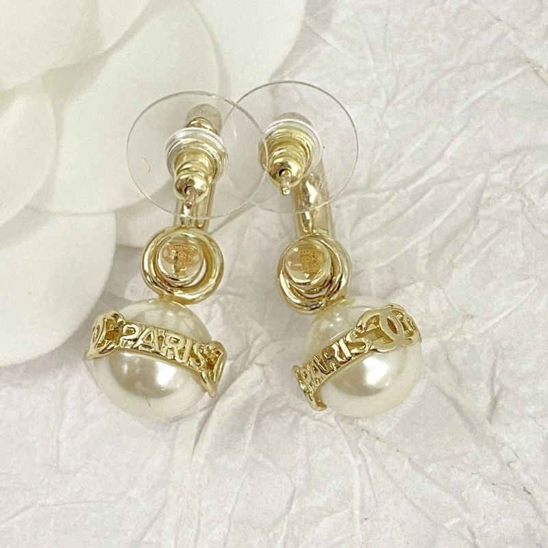Elegant Chxnxl Earrings 290825