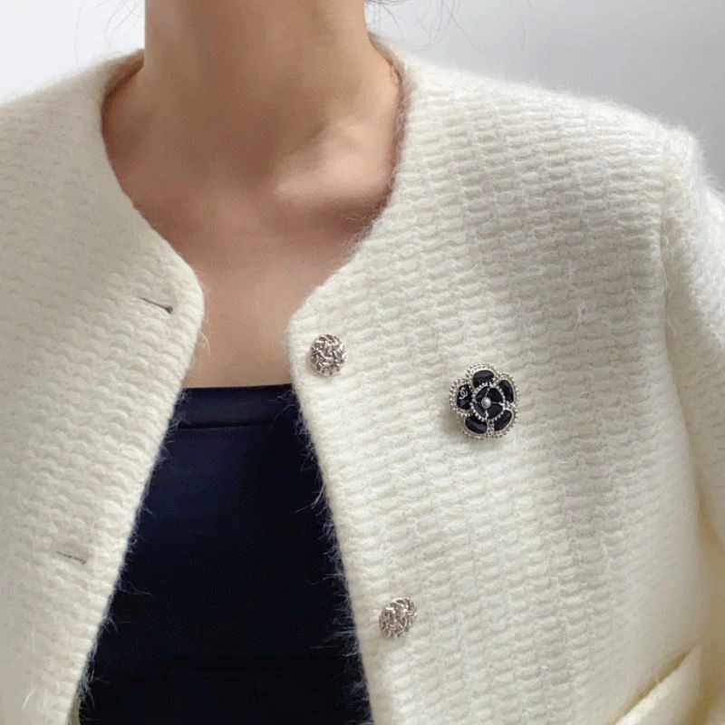 Elegant Chxnxl Brooches 292128