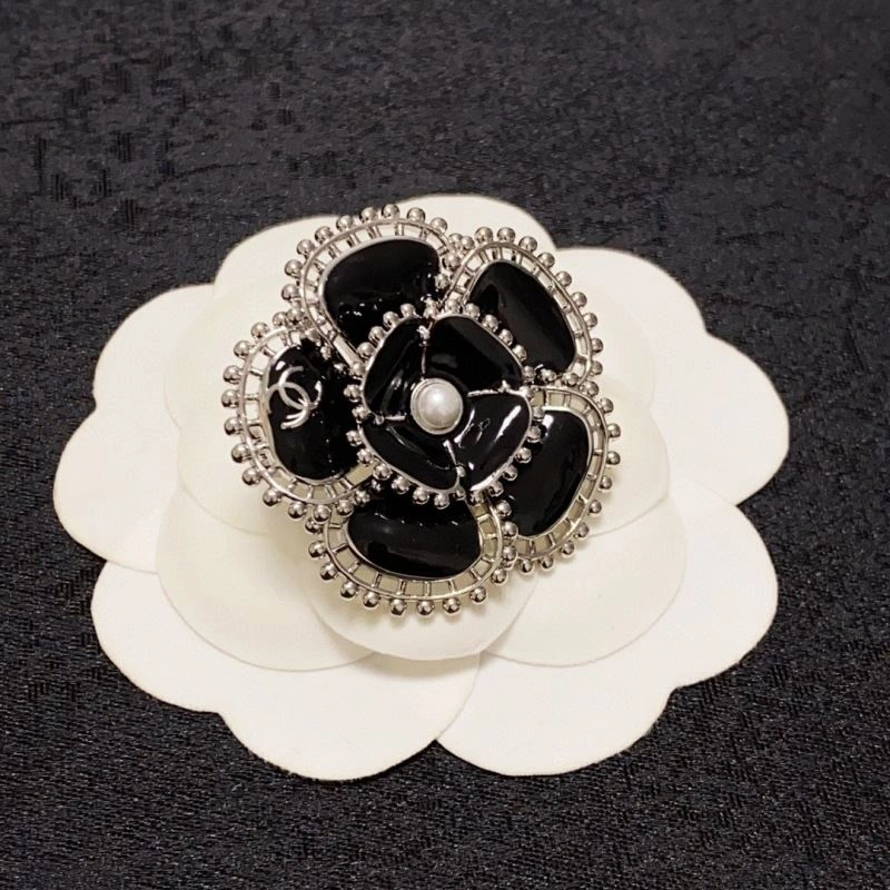 Elegant Chxnxl Brooches 292128