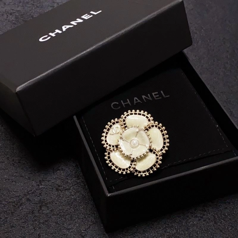 Elegant Chxnxl Brooches 292128