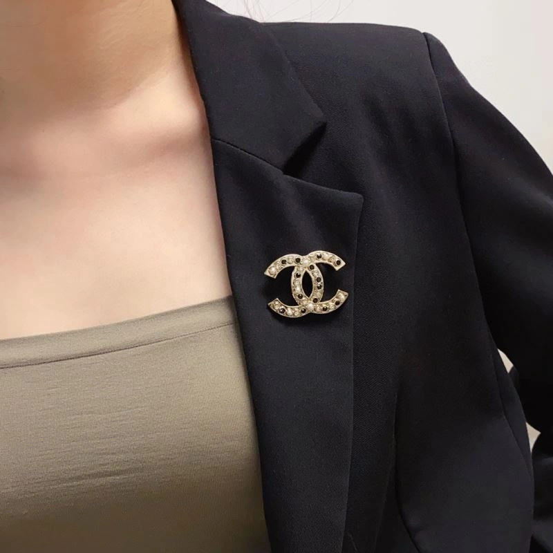 Bold Chxnxl Brooches 292125