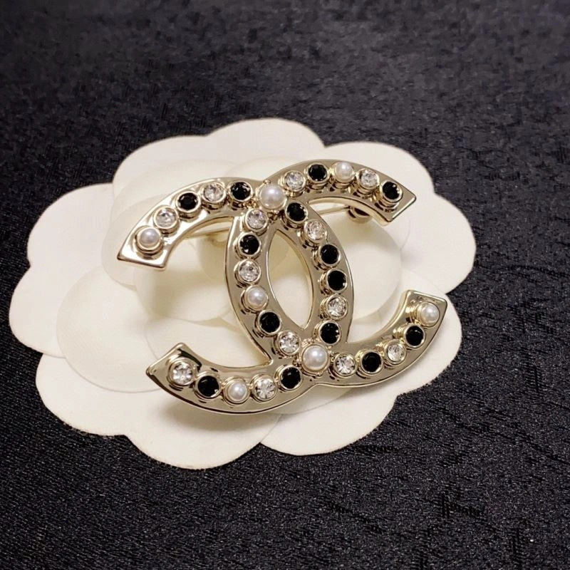Bold Chxnxl Brooches 292125