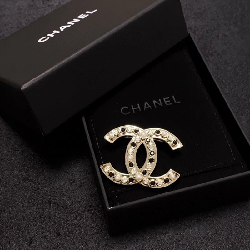 Bold Chxnxl Brooches 292125