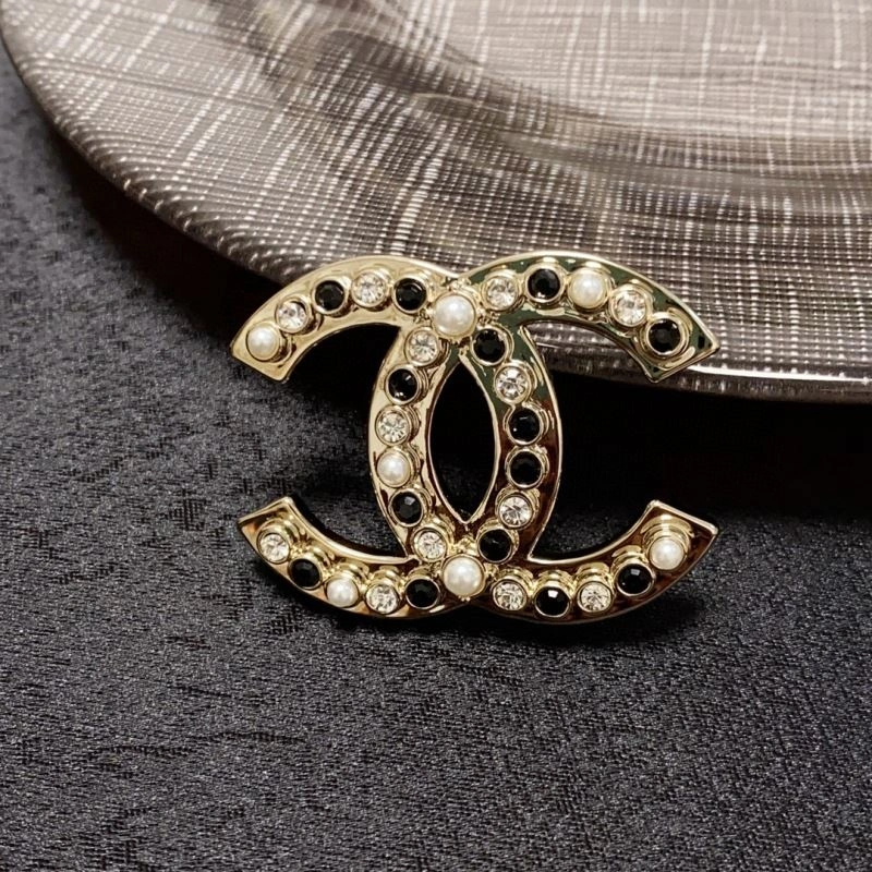 Bold Chxnxl Brooches 292125