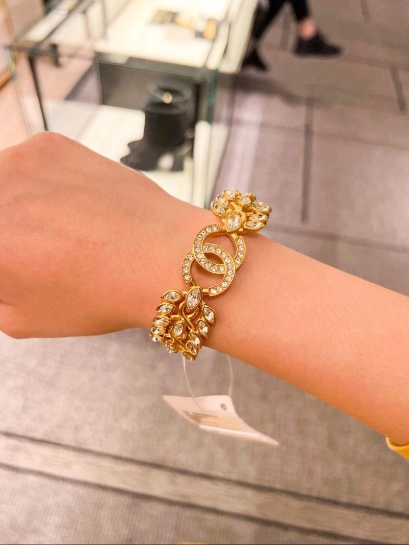 Versatile Chxnxl Bracelets 293047