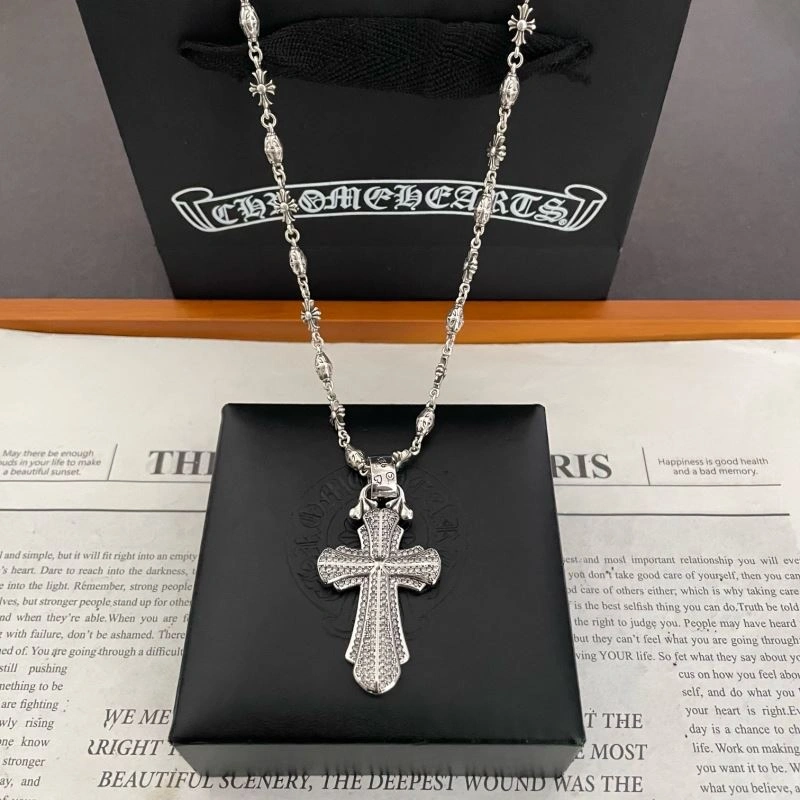 Compact Chrxmx Hxxrts Necklaces 300352