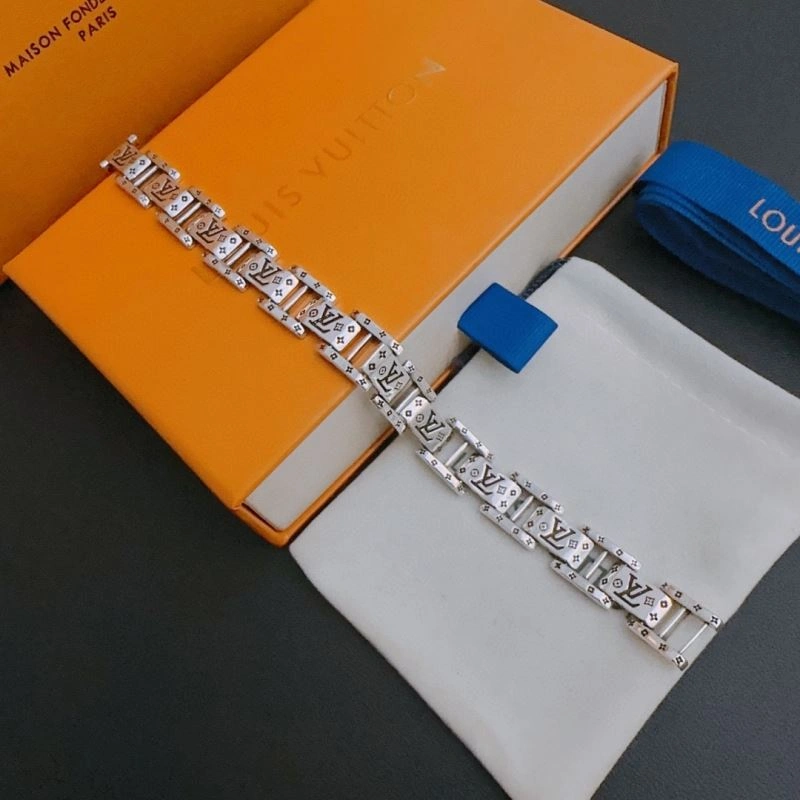 Fashionable LX Bracelets 311693
