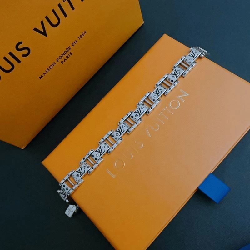 Fashionable LX Bracelets 311693