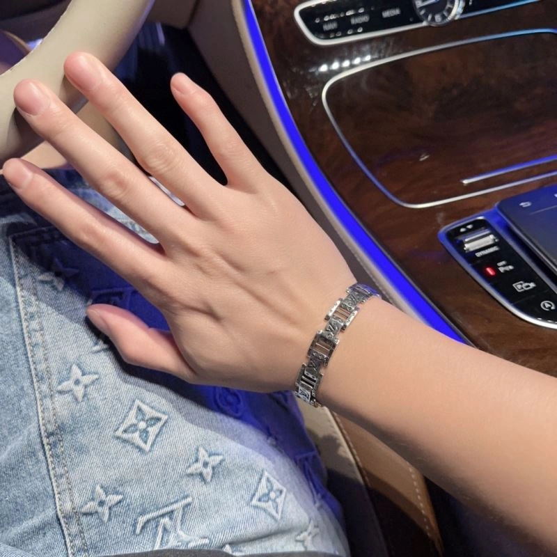Fashionable LX Bracelets 311693
