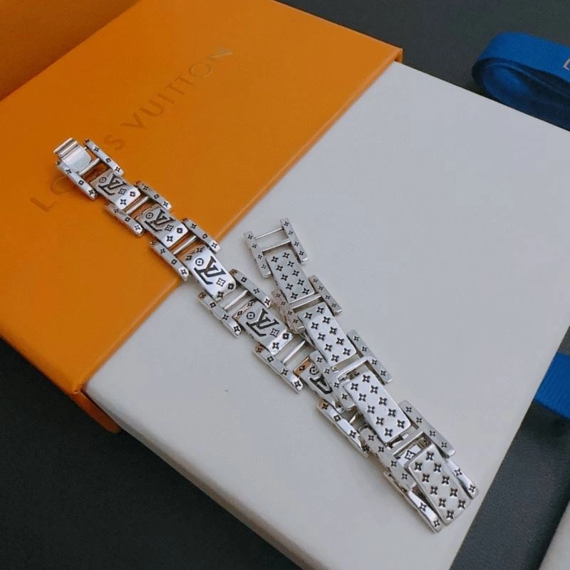 Fashionable LX Bracelets 311693