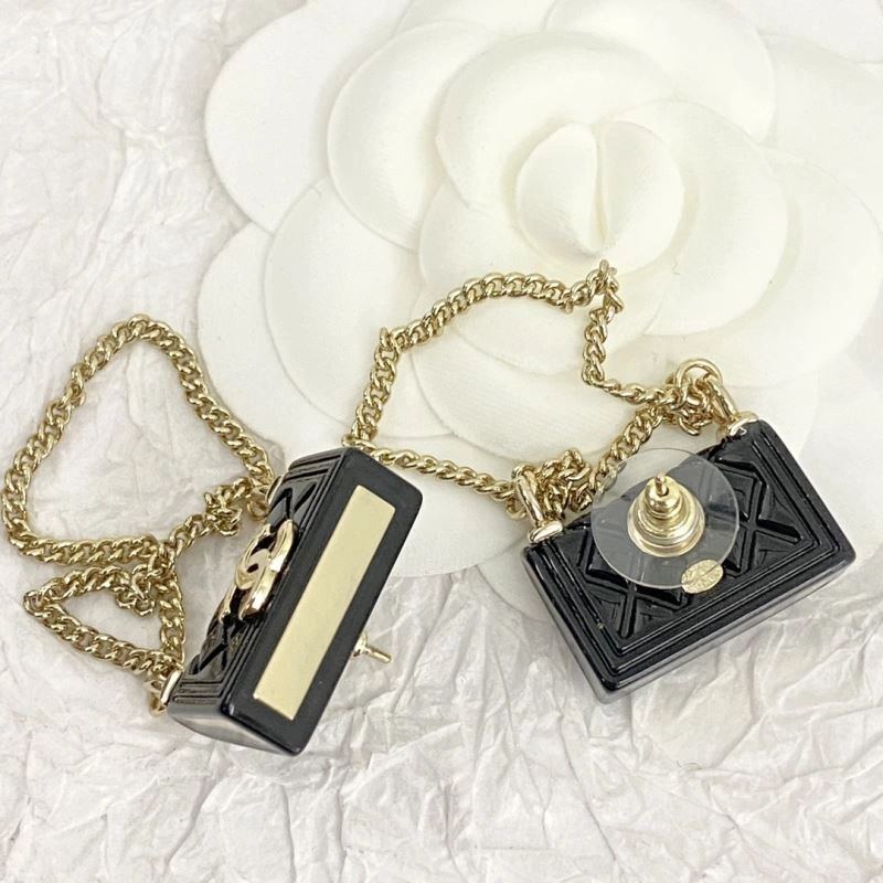 Sleek Chxnxl Earrings 290790