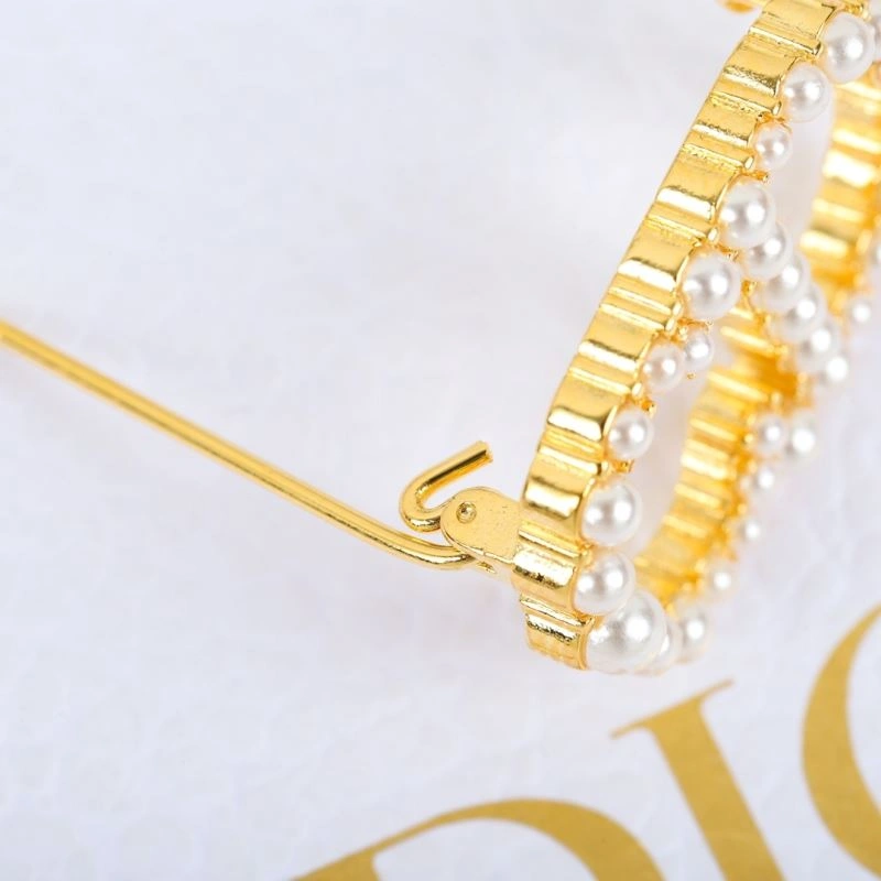 Christian Dxxr Brooches DailyWear 295444