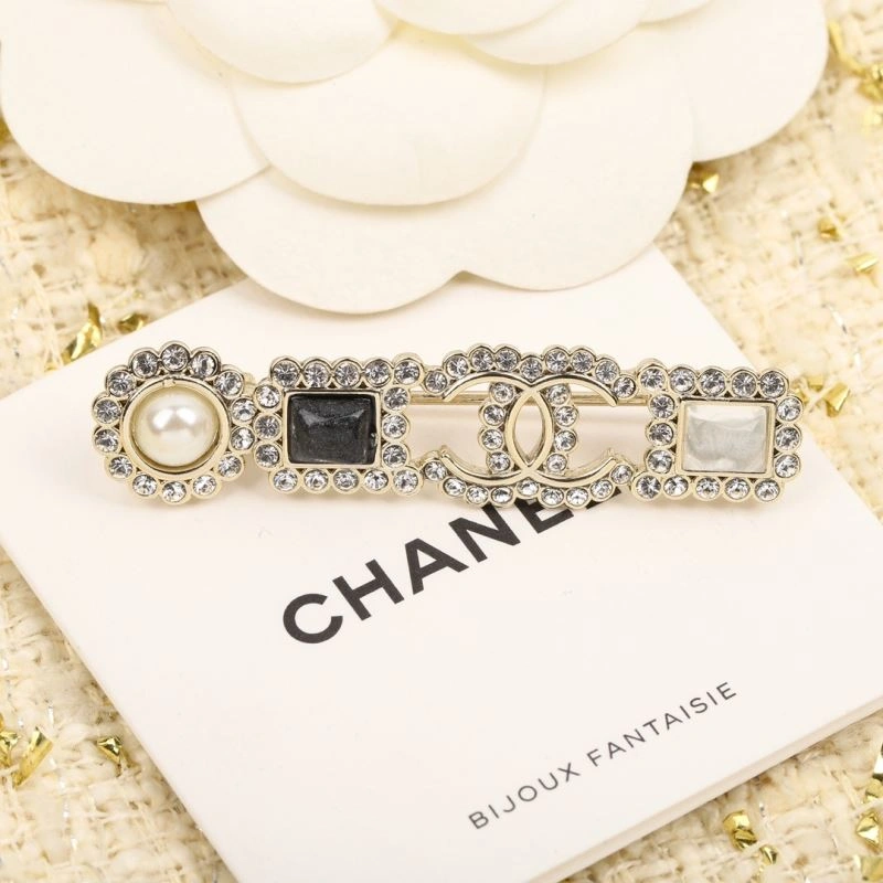 WellDesigned Chxnxl Brooches 292095