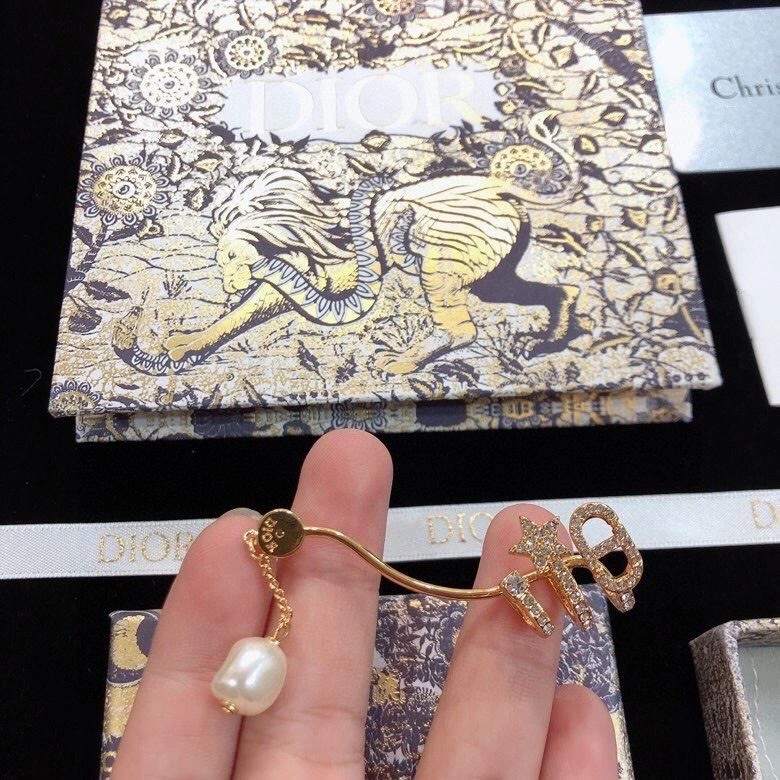 UrbanStyle Christian Dxxr Earrings 294978