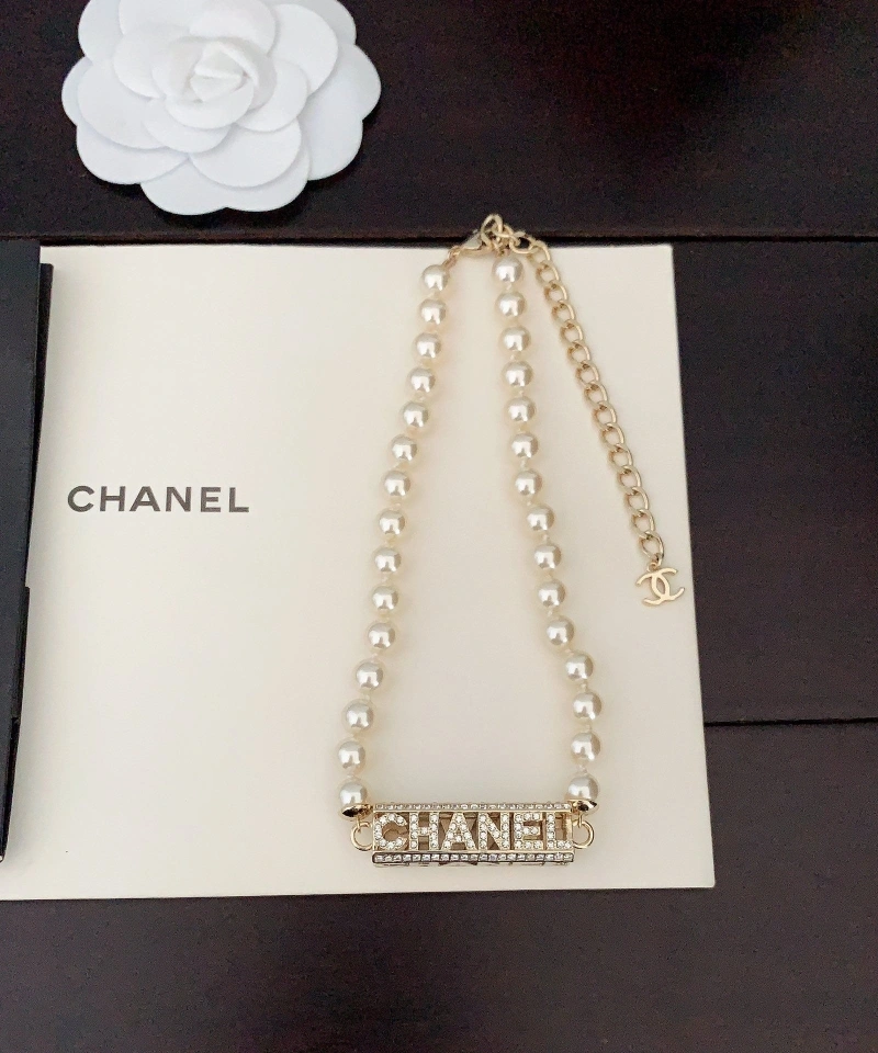 Sleek Chxnxl Necklaces 288339