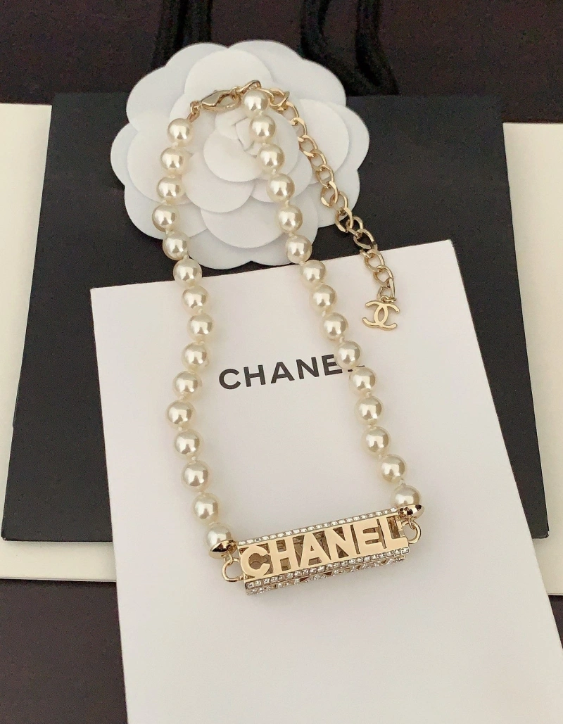 Sleek Chxnxl Necklaces 288339