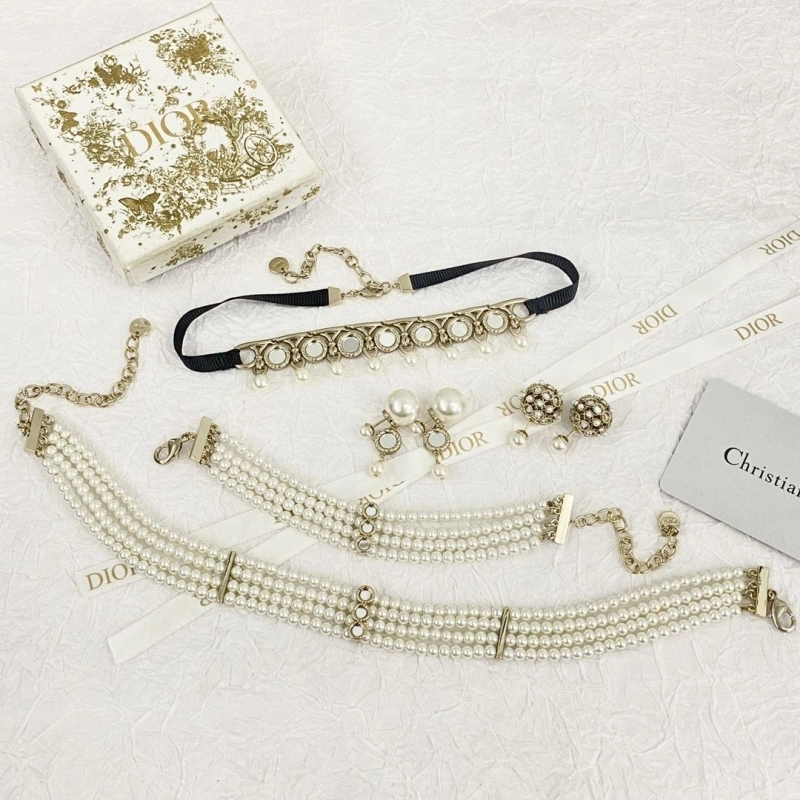 Christian Dxxr Earrings Sophisticated 294977