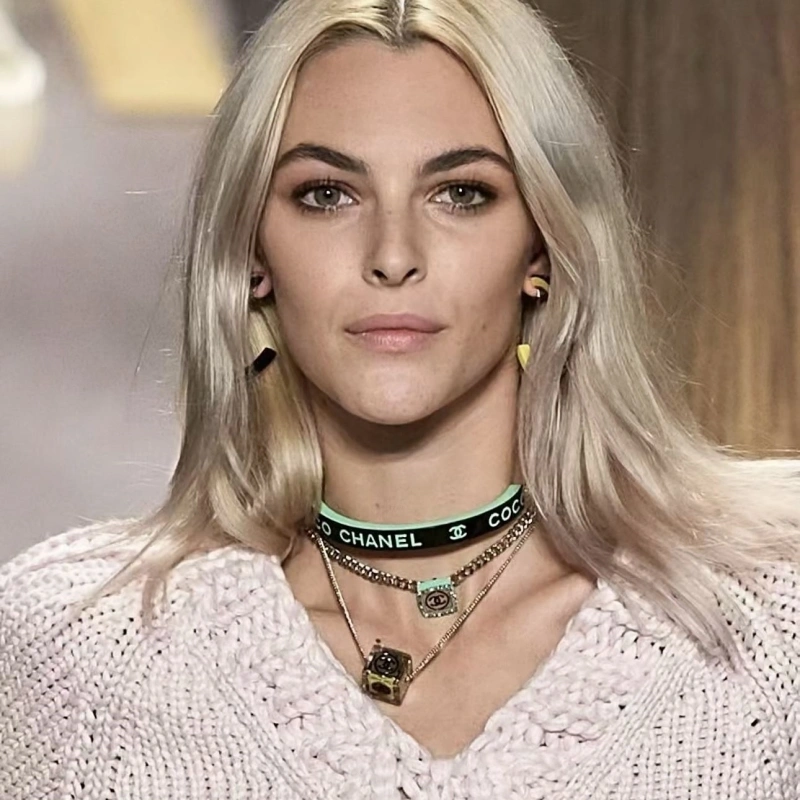 Trendsetting Chxnxl Necklaces 288340