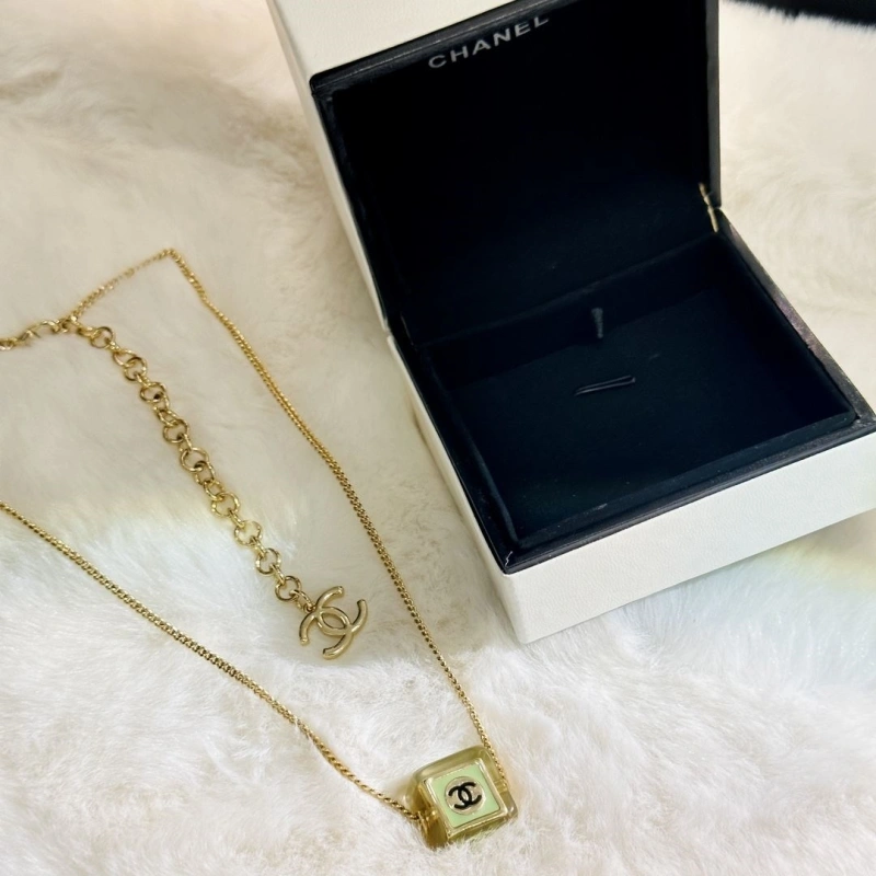 Trendsetting Chxnxl Necklaces 288340